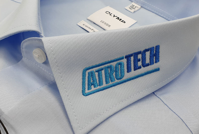 Hemd mit Firmenlogo bestickt "ATROTECH"